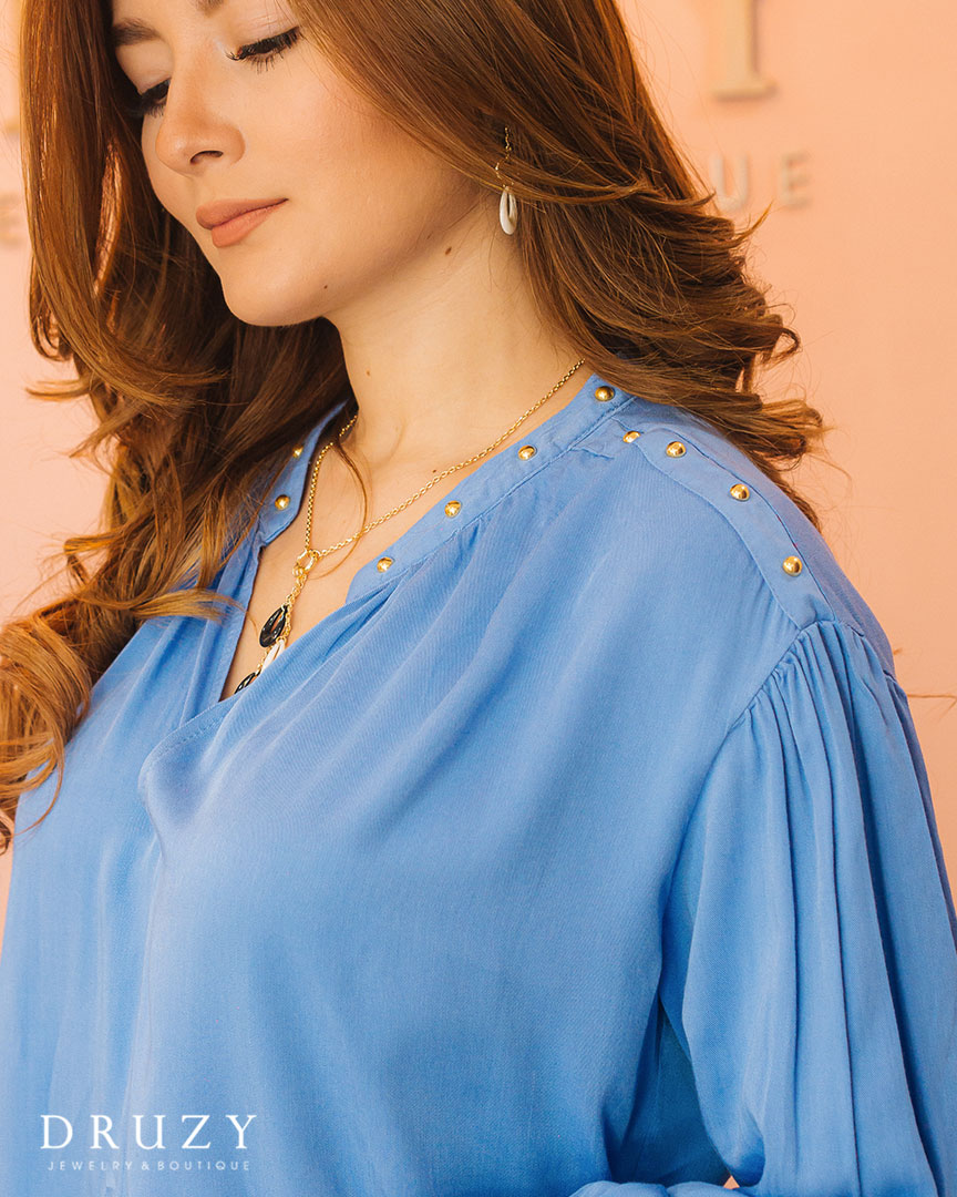 Blusa detalles metálicos