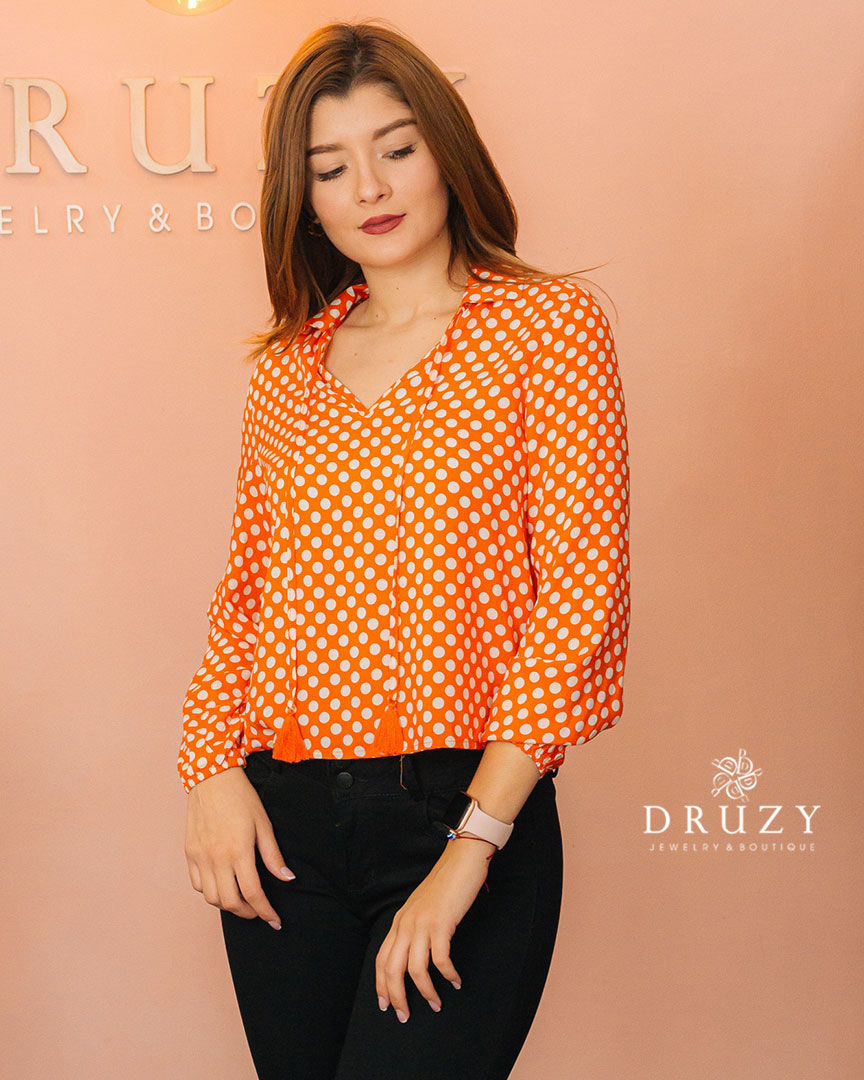 Blusa naranja lunares blancos