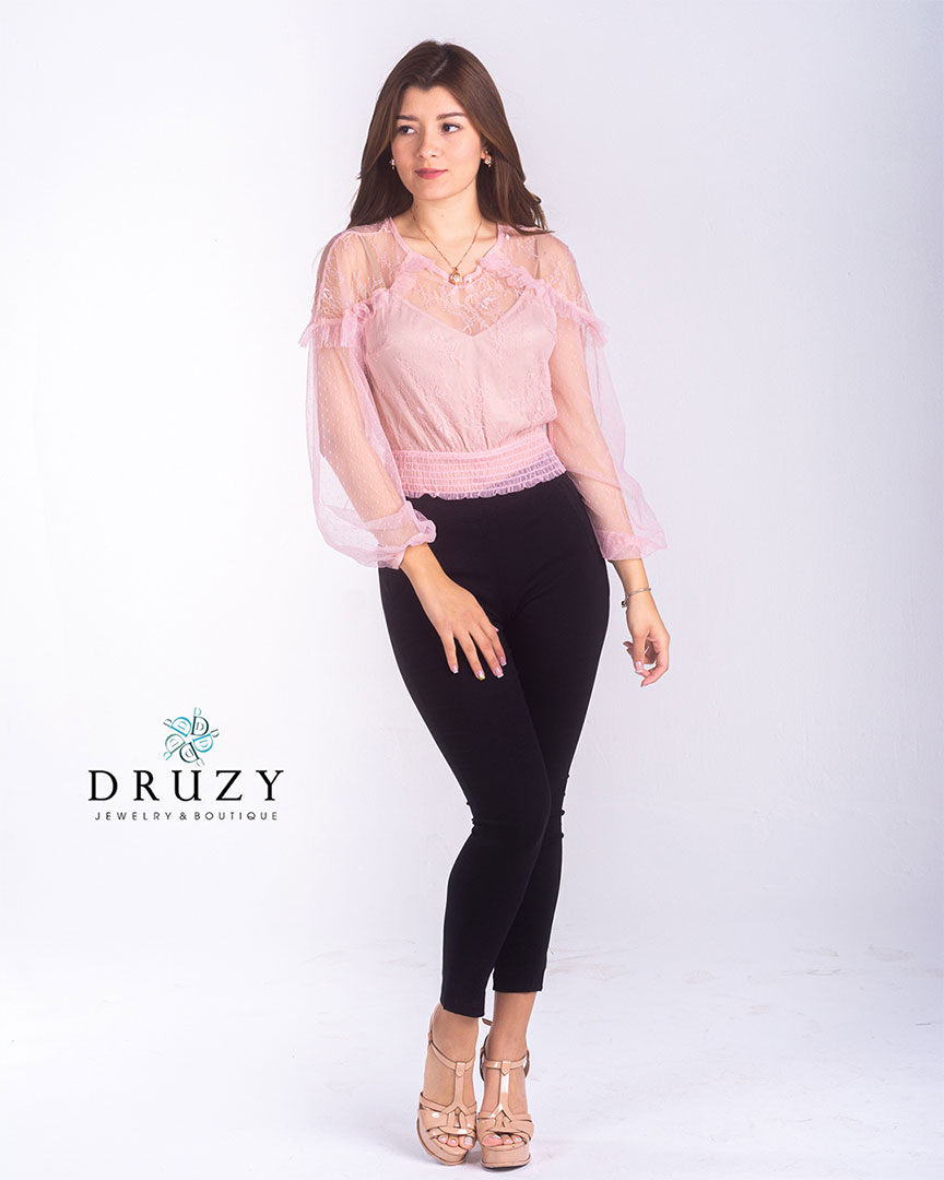 Blusa con detalles de transparencia