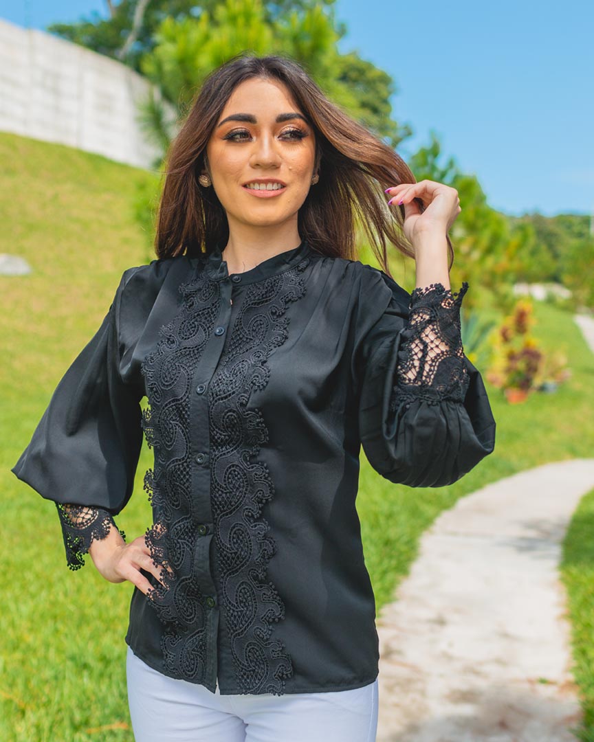 Blusa detalles encaje guipur