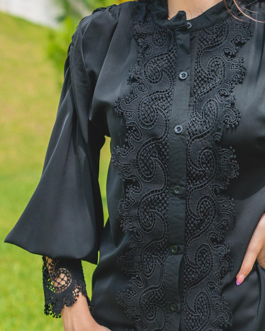 Blusa detalles encaje guipur