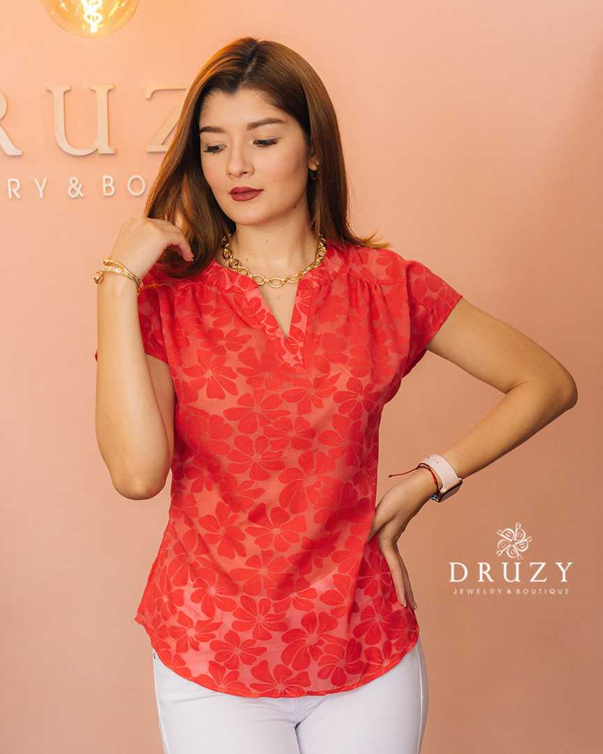 Blusa roja flores