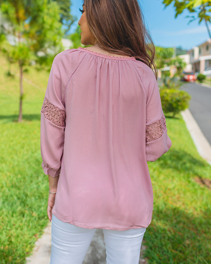 Blusa cuello redondo con lazo