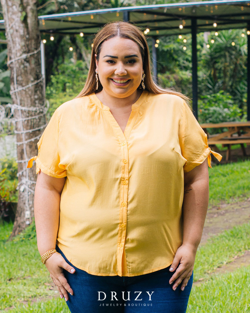 Blusa amarilla de botones