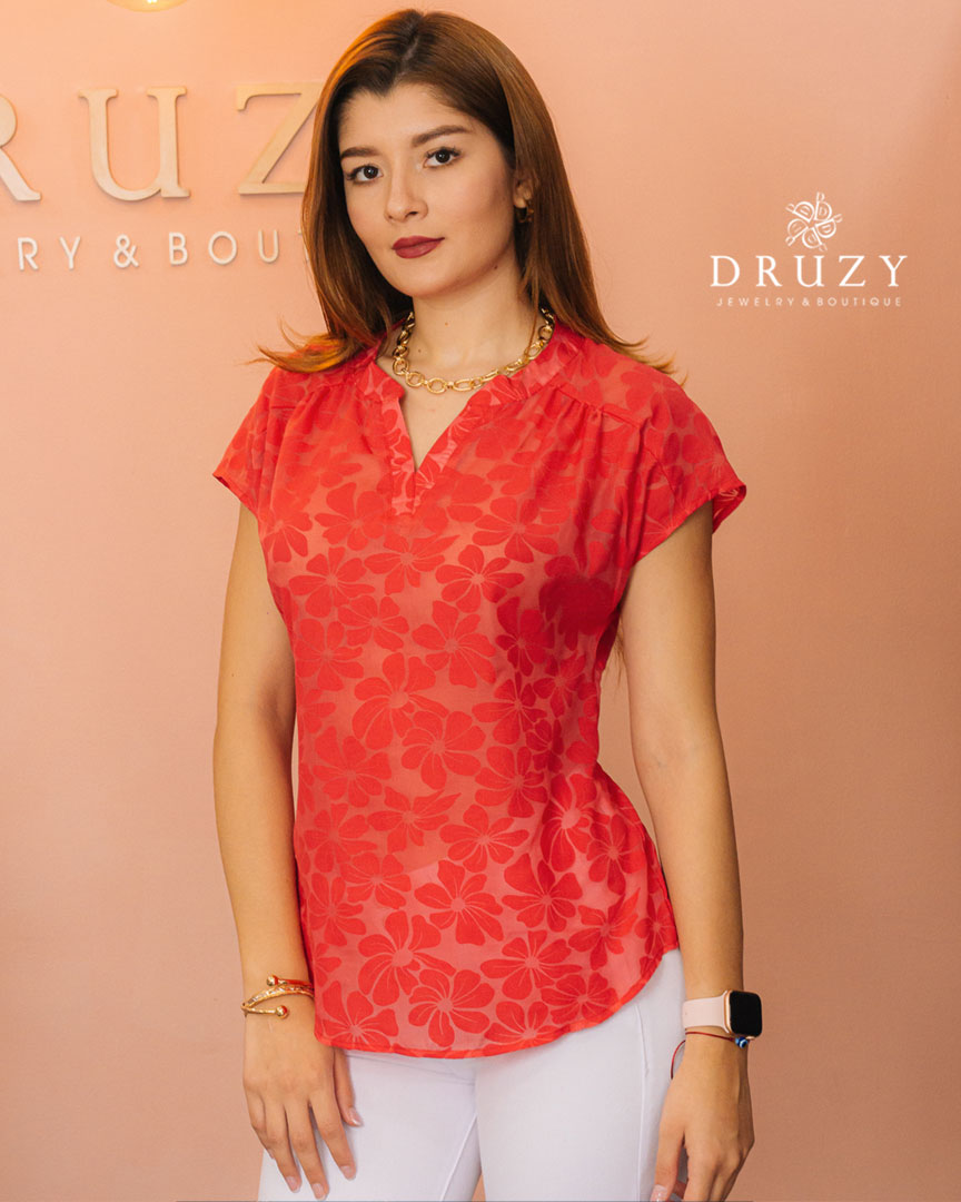 Blusa roja flores
