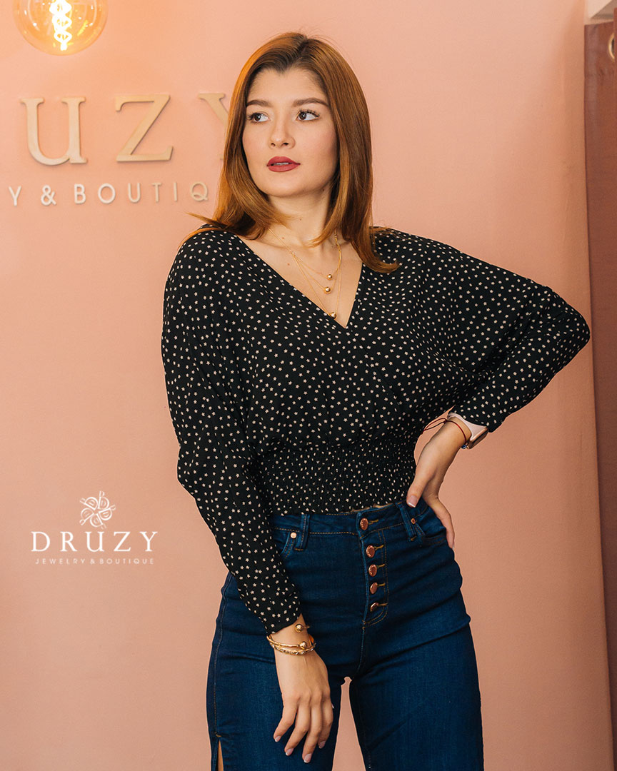 Blusa negra con estrellas